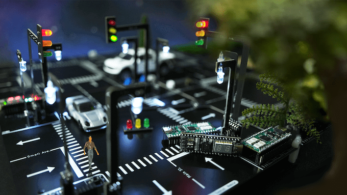 Traffic Light Control System with Raspberry Pico (STEPFPGA Compatible: add-on) - EIM Technology (EVO-IN-MOTION Technology Ltd.)